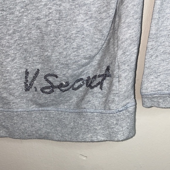 🦋Grey Victoria Secret 1/2 sleeved sweatshirt! - Picture 2 of 8